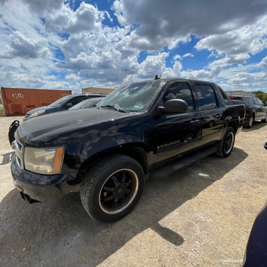 2007 Chevy Avalanche LS Black Runs and drives 245,117 Miles Vin#3GNEC120X7G238788