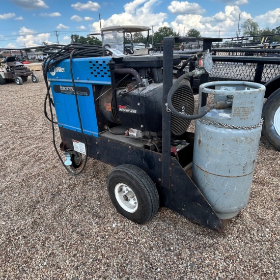 Miller Bobcat 225G AC/DC Welder 8000 watt Generator