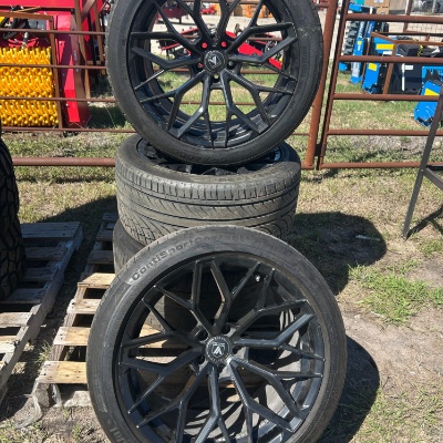 315/35/20 Black Wheels and tires off Dodge Charger