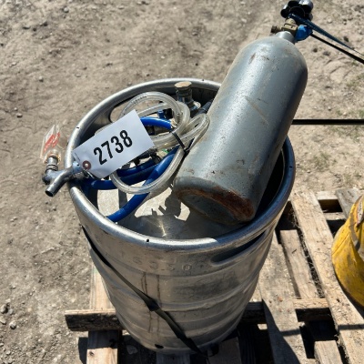 Keg,co2 bottle and tapper