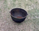 Antique Cast Iron Wash Pot - 25 gallon