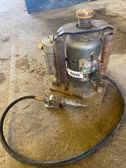 Pneumatic over Hydraulic Bottle Jack