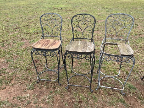 Lot of 3 Bar Stools (1 money)