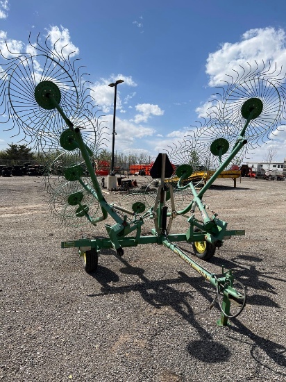 John Deere 720 10-wheel Hay Rake