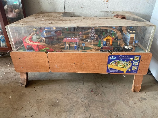 Classic Train Table with Round House