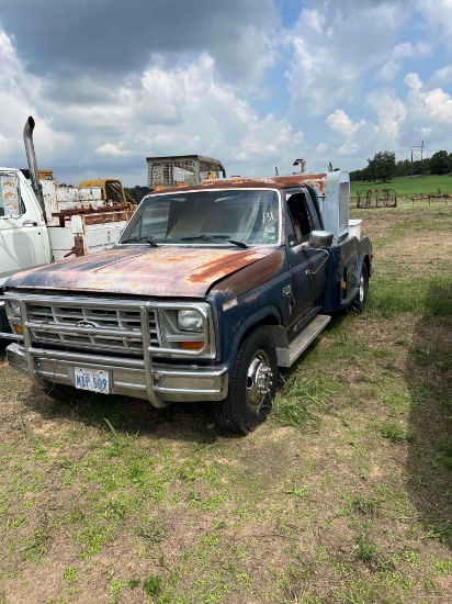 1986 F-350 Flatbed Truck with Welder