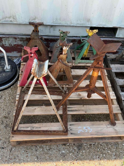 Pallet of Jack Stands