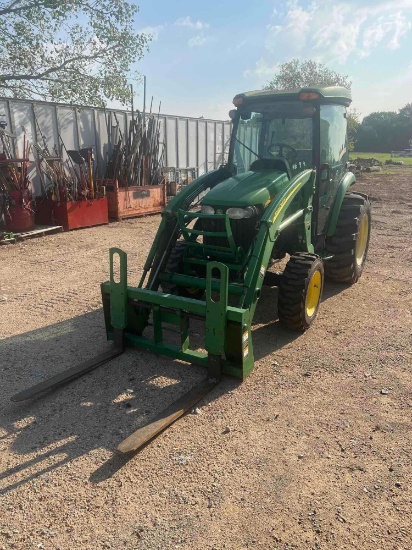 John Deere 4520 Tractor with Front Loader 4x4 - 600 Hours