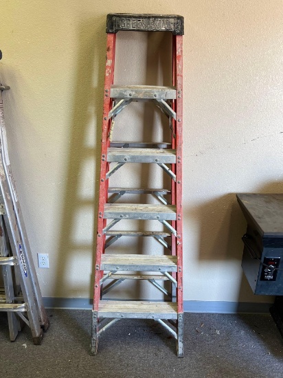 Green Bull Ladder Fiberglass - 6 foot