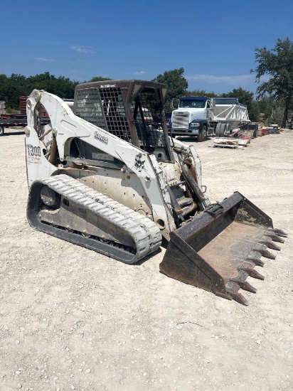 Bobcat T300 Skid Loader with Tracks - 7581 hours