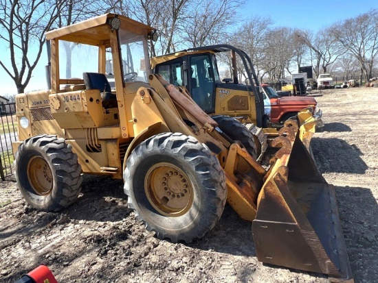John Deere 444 Front Wheel Loader - Works - Can't see how many hours on it