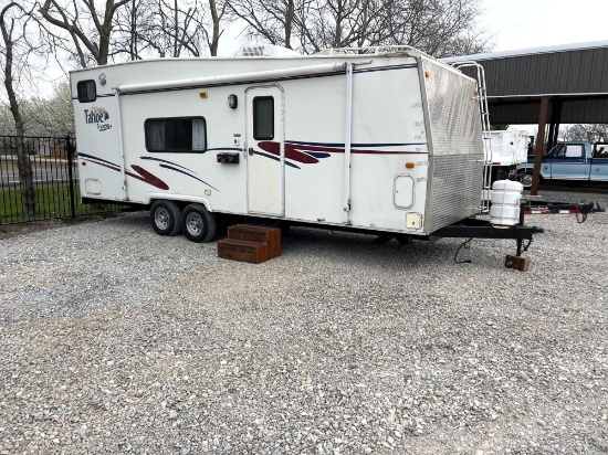 24 foot Travel Trailer - Comes with Title