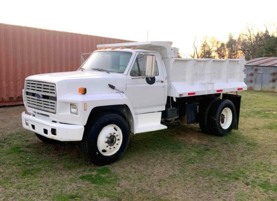 1988 Ford F-800 Dump Truck - Has 136,882 miles - Runs as it should - Comes with Title