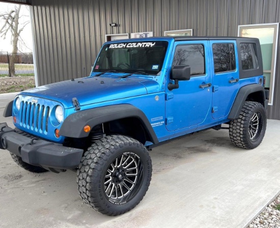 2010 Jeep Wrangler 4x4 -190,645 miles - Comes with Title