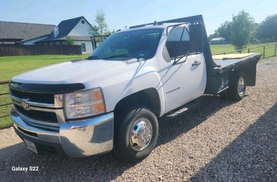 2007 GMC 1-ton Flatbed Truck - 30,000 Original Miles - Super Nice - Comes with Title