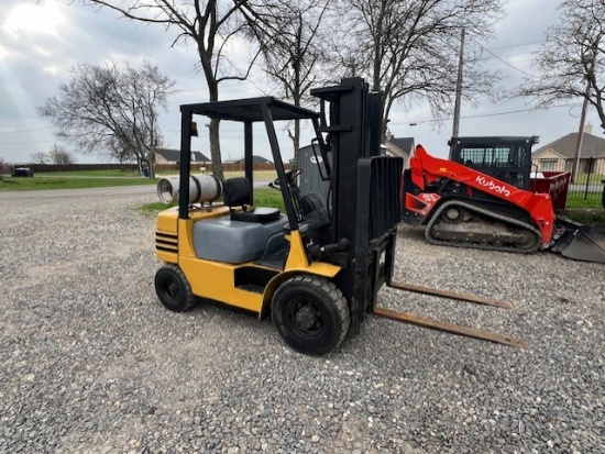 Catapillar Forklift - Side Shift - Propane - 5000 lb. Capacity - Runs