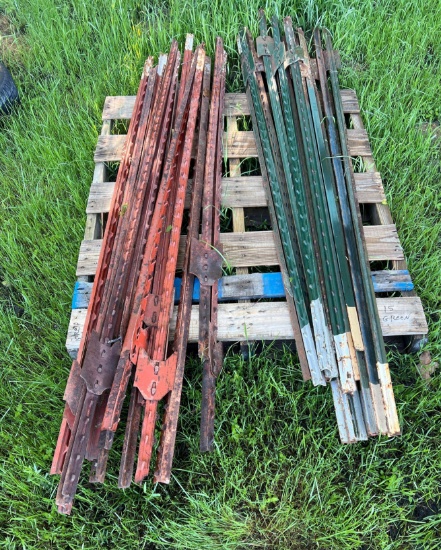Pallet of T-posts - Approx. 30