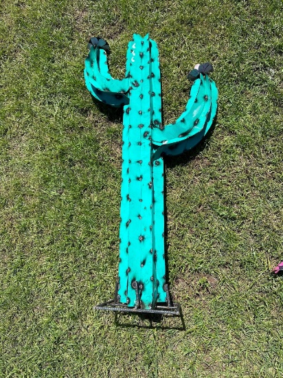 4 ft - Metal Yard Art Cactus