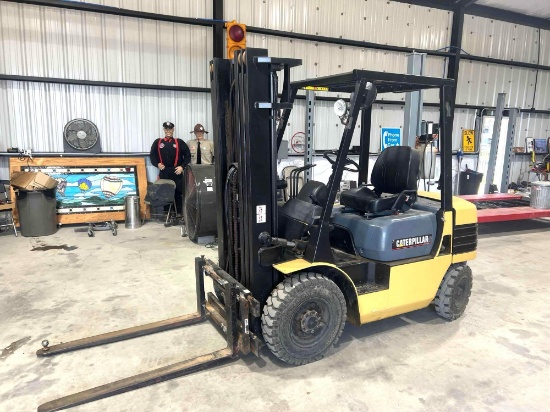 Caterpillar Diesel 5000 pound Forklift - 4780 hrs - Runs and operates as it should