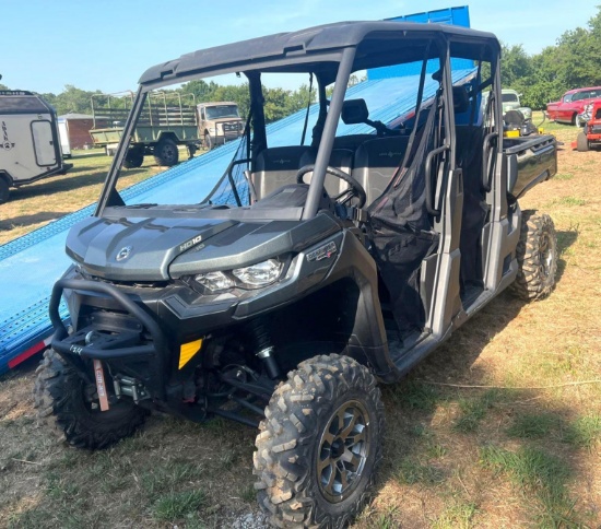 2020 Can-Am Defender HD10 4WD - 79.5 hours - Comes with Title