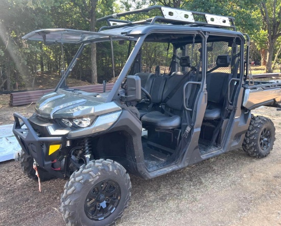 2023 Can-Am HD10 Defender XT 4WD - Only 7.5 hrs - Like New - Comes with Title