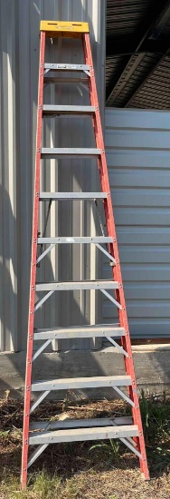 10 ft Fiberglass Ladder