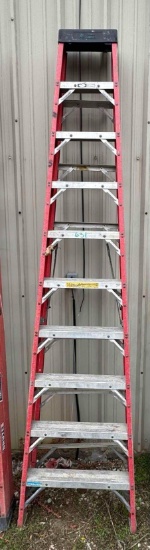 Bull Fiberglass Ladder - 10 ft