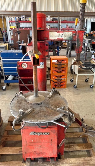 Snap-On Tire Machine - This Has Been in Storage - Per Seller, Machine Worked When He Brought It In