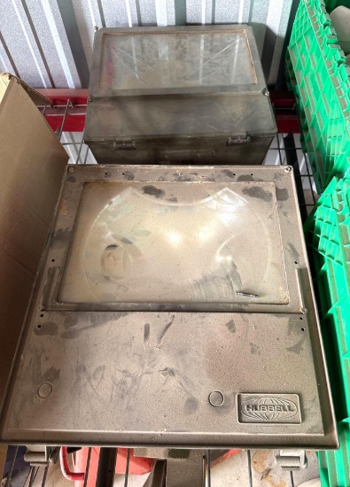 Lot of 2 Outdoor Lights