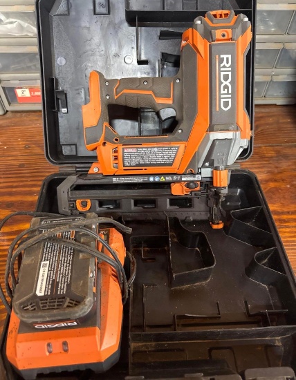 Rigid Cordless Nail Gun - Works