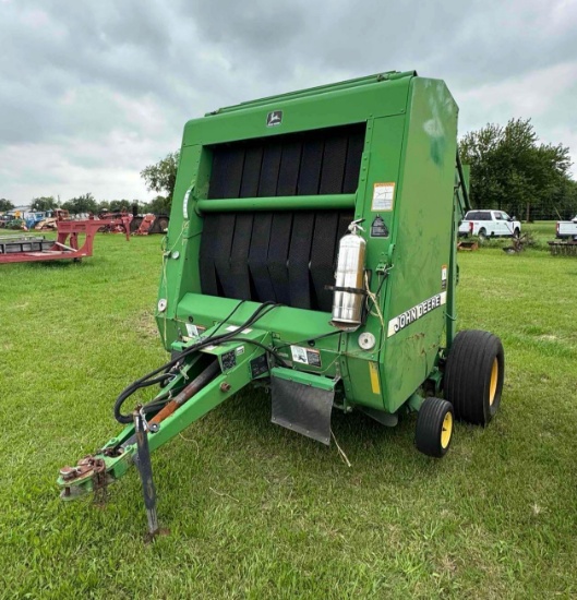 John Deere 566 Round Baler