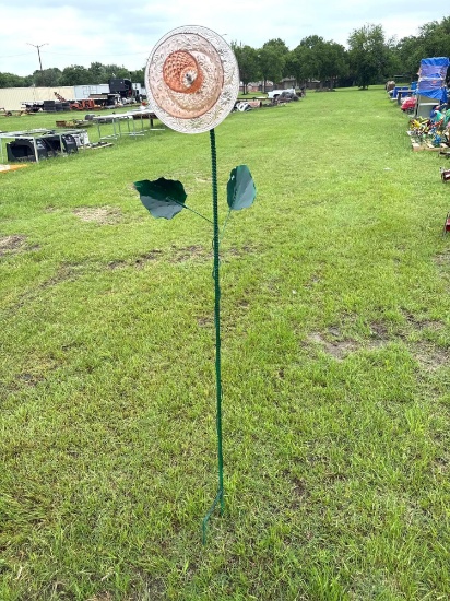 Decorative Flowers Made of Old Dishes and Glassware