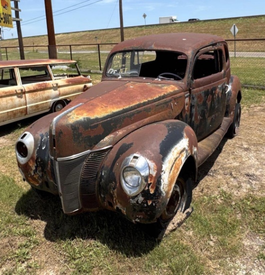 1940 Ford 2 DR Deluxe - Comes with Title