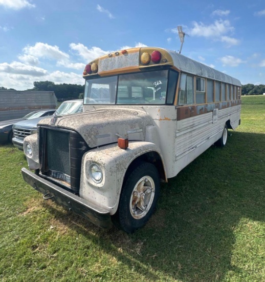 International Load Star 1600 Bus - Converted RV