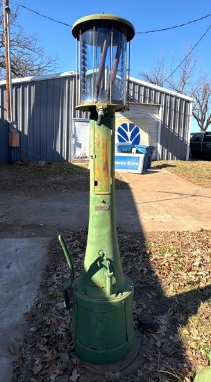 1930s Fry Model 117 Vintage Gas Pump with Original Glass