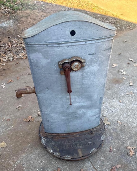 Vintage Hand-Operated Water Well Pump - Sioux City Foundry & Boiler Company