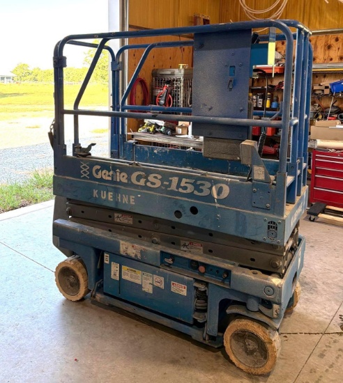 Genie GS-1530 Electric Scissor Lift - New Batteries - Works & Operates