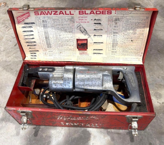 Milwaukee Sawzall Reciprocating Saw with Case - Works
