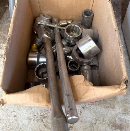 Box of 3/4 in. Drive Sockets, Ratchet & Breaker Bar