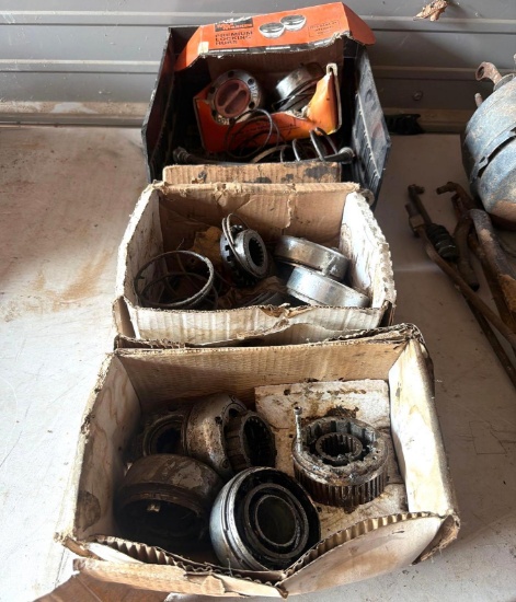 Lot of Front Locking Hub Parts & Components - Fitment Unknown
