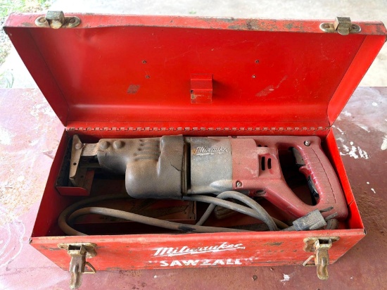 Milwaukee Sawzall Reciprocating Saw with Metal Carrying Case - Works