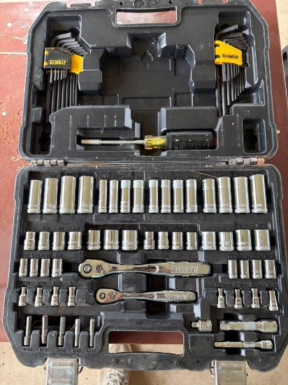 Mechanic's Ratchet & Socket Set with Carrying Case