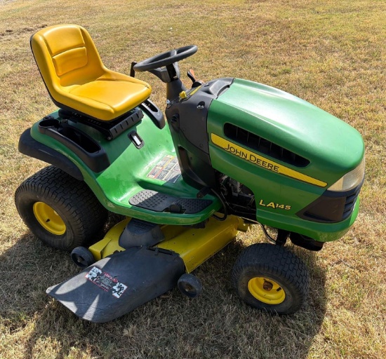 John Deere LA145 100 Series Riding Lawn Tractor - 48 in. Deck - Runs, Drives & Operates
