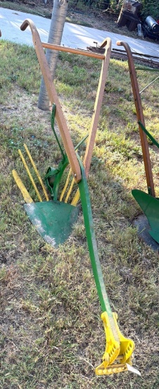 Vintage John Deere No. 18 Walking Plow - Wooden Handles