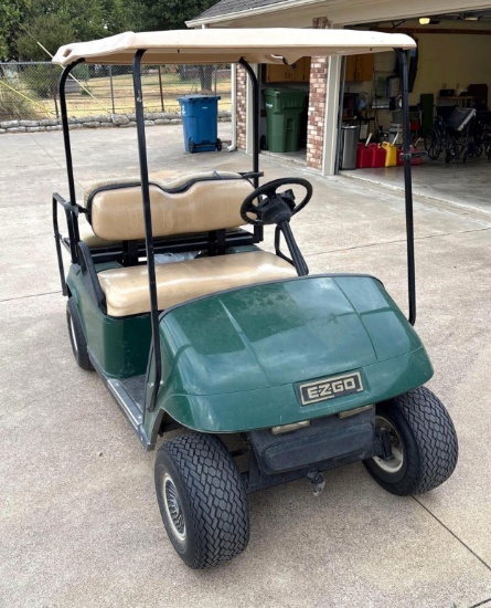 E-Z-GO Electric Golf Cart with Charger - Runs & Works