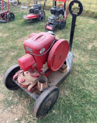 International Harvester Type LA 1.5-2 HP Stationary Engine on Cart - Non-Running