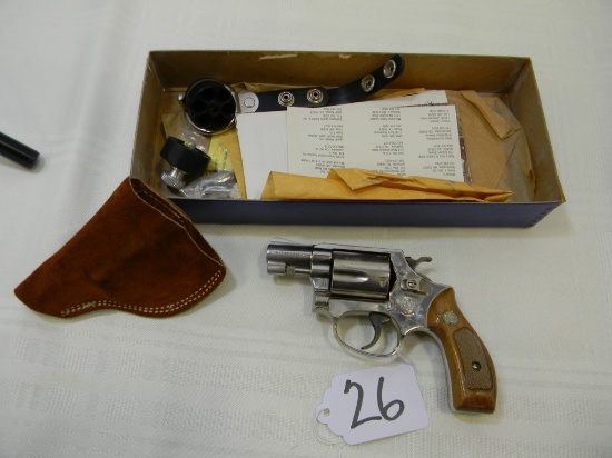 38 SPECIAL/ S&W W/HOLSTER & BOX/ 36/ REVOLVER