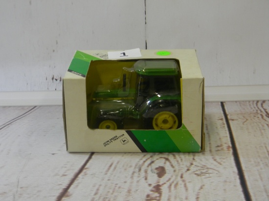 ERTL JOHN DEERE 3140 UTILITY TRACTOR