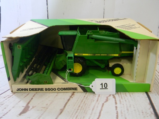 ERTL JOHN DEERE 9500 COMBINE W/ HEADS