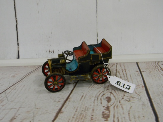 MADE IN JAPAN MODERN TOYS TIN CAR